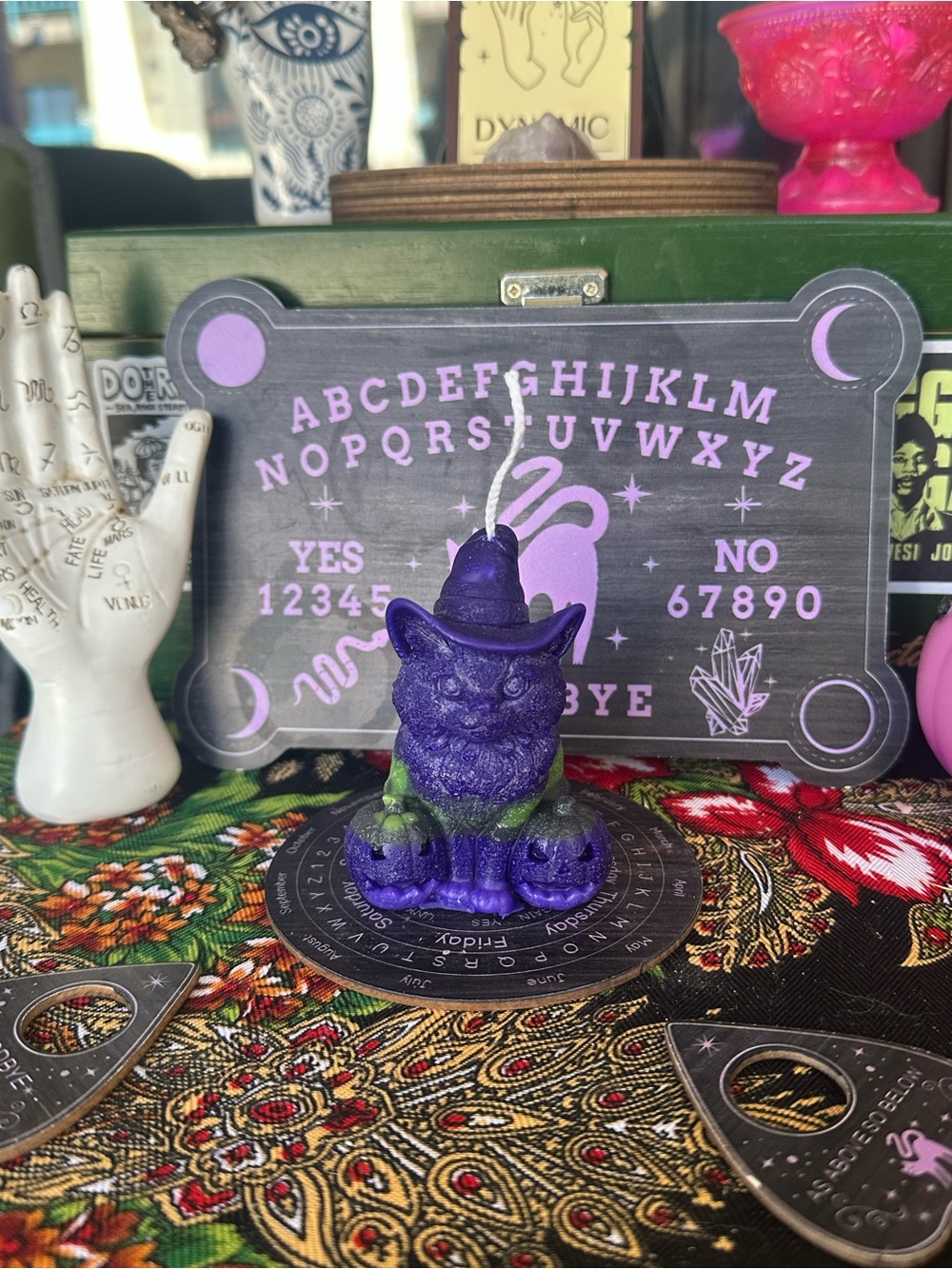 Midnight Familiar Witch Cat Candle – Purple & Green Halloween Cat - Picture 2 of 8